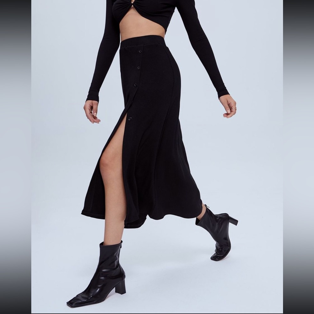 Flowy a line slit midi skirt